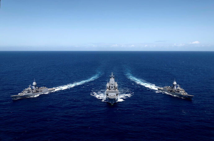 オーストラリア海軍のフリゲート艦「ワラムンガ」「アルンタ」が海洋監視訓練！