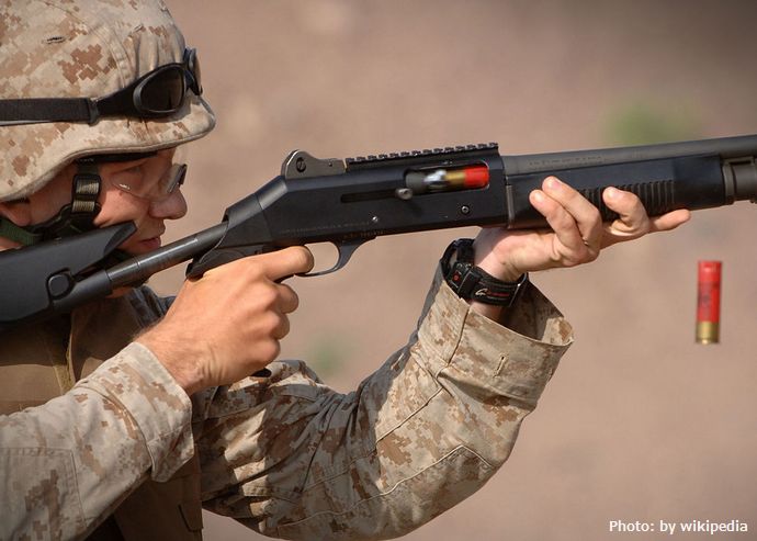 1024px-Shotgun_in_training_US_military