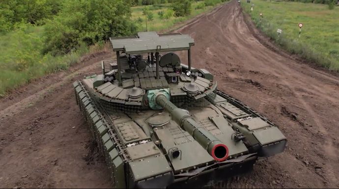 ロシア軍の近代化改修型T-80VBM戦車、対ドローン・ATM対策強化型のはずが？！