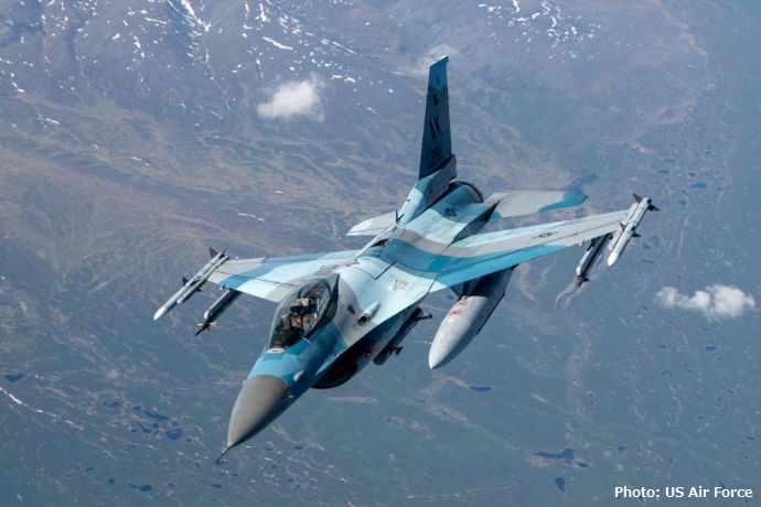 第18アグレッサー飛行隊所属の米空軍F-16ファイティングファルコン戦闘機！