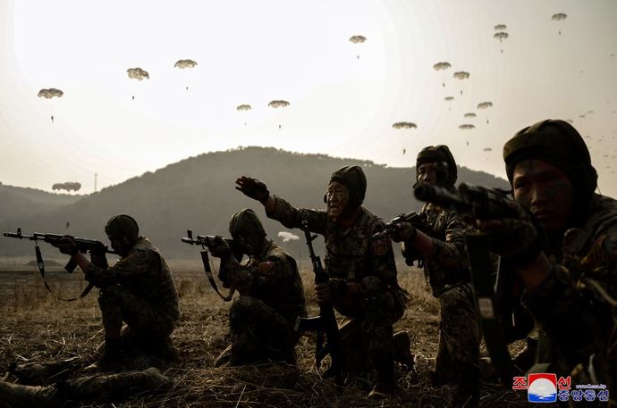 北朝鮮兵がウクライナ軍に身柄確保の際、自ら柱に頭打ち付け自殺図る！