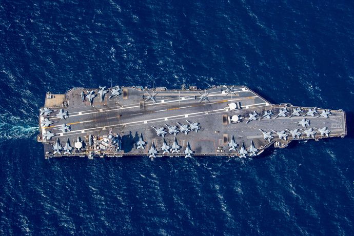 米海軍空母「ジェラルド・R・フォード」がジブラルタル海峡を通過…中東へ！