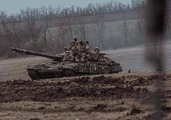 ロシア軍が「少しずつ優勢に 」…東部バフムートに通じる主要道路を支配、残された裏ルートは細い補給線のみ！
