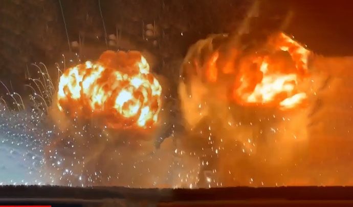 ロシア国内の弾薬庫2カ所に再びドローン攻撃、巨大な火柱が発生…北朝鮮製の弾薬保管か！