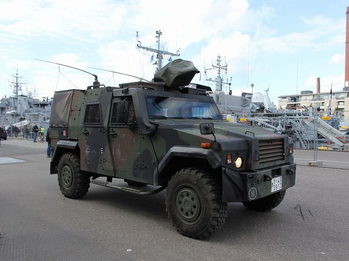 陸自の次期LAV(軽装甲機動車)について…大型化するのかと思いきや？！