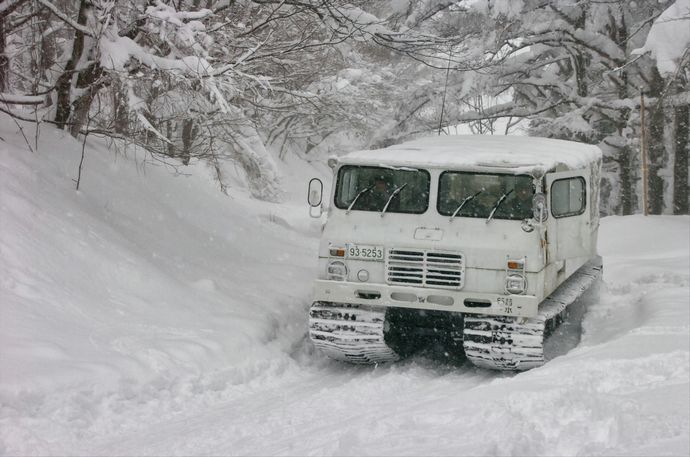 29_5i・八甲田演習(雪上車が経路を圧雪)_装備_43