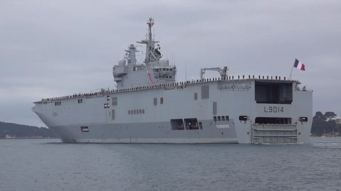 フランス海軍の艦隊が日本へ向けて出港 ミストラル級強襲揚陸艦 トネール とラファイエット級フリゲート シュルクーフ 軍事 ミリタリー速報 彡