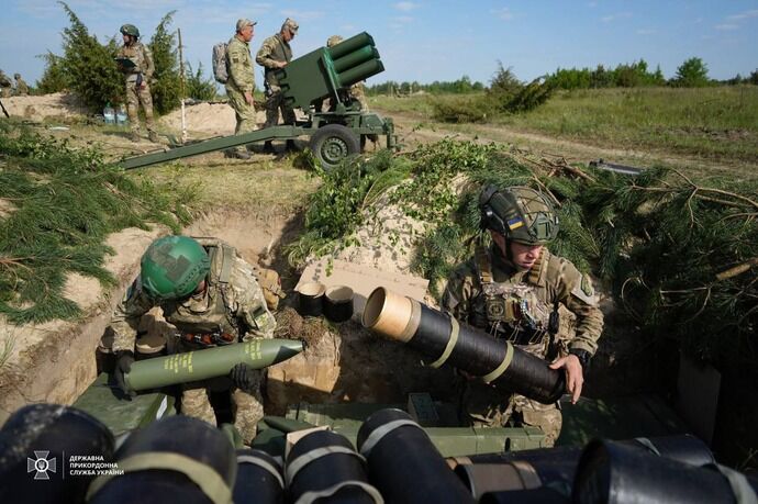 旧ドイツ軍のネーベルヴェルファーみたいな対地ロケット砲？…クロアチアからウクライナに供与！