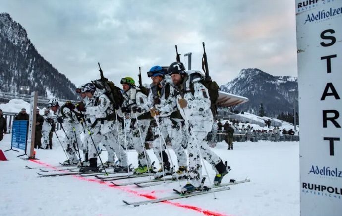 今大会唯一の新種目、山岳スキーに興奮の声…アルプス国境警備に当たる軍隊の雪上訓練から発展！