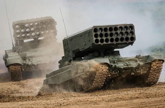 「灼熱の陽光」の異名を持つロシアの火炎放射器TOS-1をウクライナ軍が破壊！