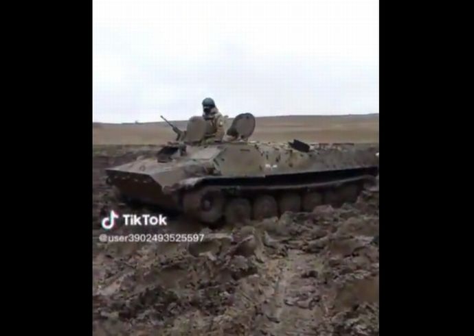 東部のウク軍が苦戦気味なのは泥道で砲兵の移動がやり難いのもあるのでは？