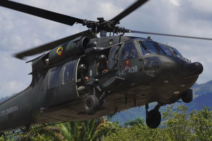麻薬カルテルがドローンでコロンビア軍のUH-60ブラックホークヘリを撃墜！