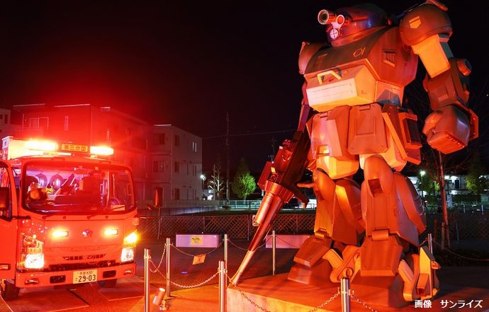 赤と赤の共演！稲城市消防団と「装甲騎兵ボトムズ」がコラボ
