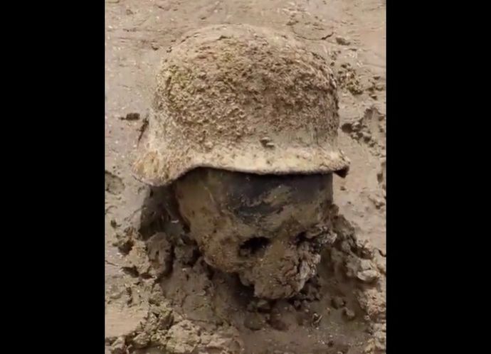 決壊したカホフカ・ダムの川底から人間の頭蓋骨が出現、ドイツ軍のヘルメットをかぶったものも…第2次大戦中のものか？！