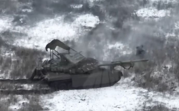 戦車は製造出来てもまともな戦車兵は即成出来ない…ロシア軍のT-90M戦車がまた撃破！