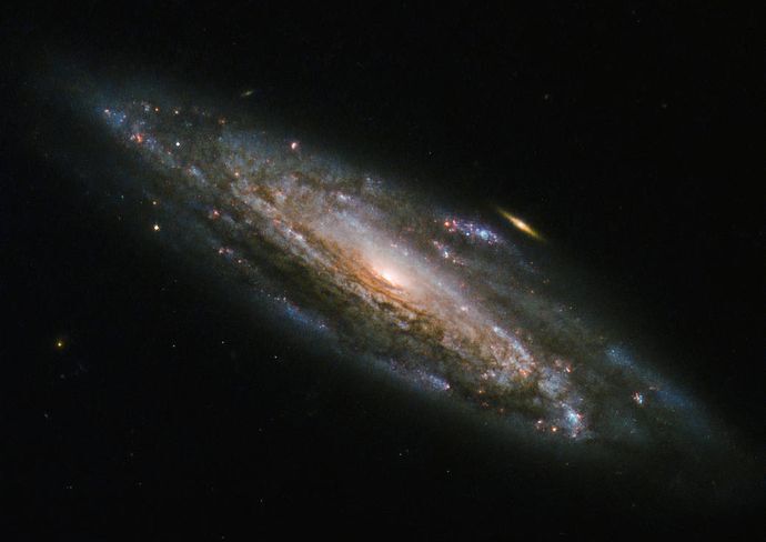 現在の理論では説明できない「何か」が宇宙の成長を抑制している！