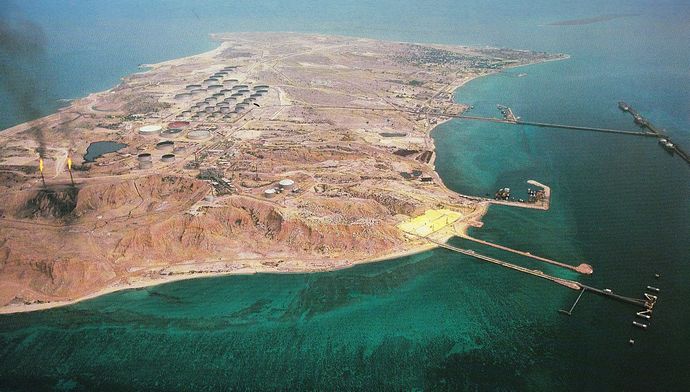 トランプ米大統領、イラン原油輸出拠点のカーグ島を爆撃、軍事目標を完全に破壊…経済の生命線！