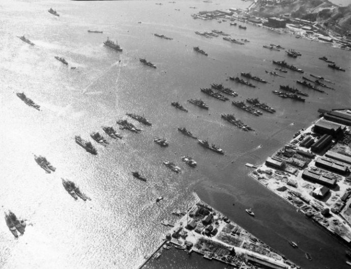 日本の港・造船所で生き残った旧海軍艦船…米軍撮影航空写真！
