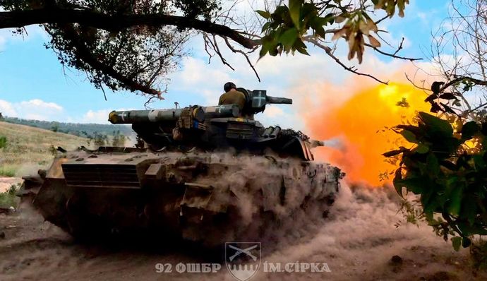 結局東西の大戦車戦は見れずに終わりそうだなこの戦争！