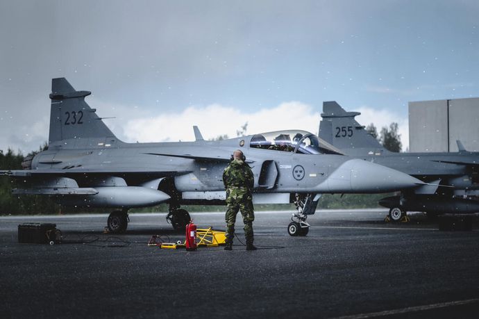 スウェーデンのウクライナ供与になぜかグリペン戦闘機のパーツが含まれている！