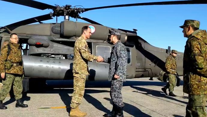 在日米軍のUH-60ヘリが支援を開始、能登空港に食料品を輸送…自衛隊の2次避難輸送増で！