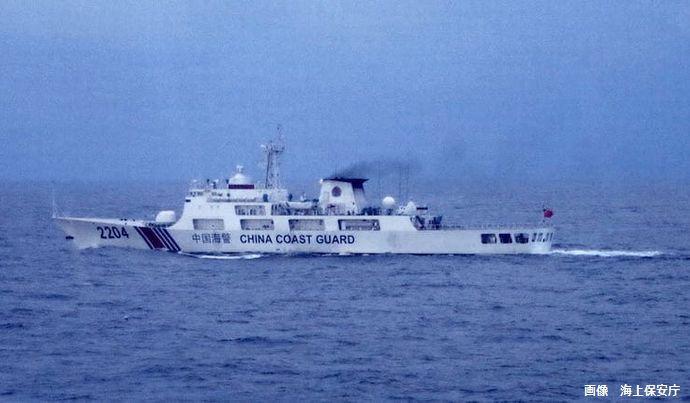尖閣諸島沖で中国海警局船4隻が相次いで日本の領海に侵入…海保が警告続ける！