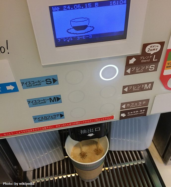 800px-ファミマのブレンドコーヒーLが難しい_(18553340273)