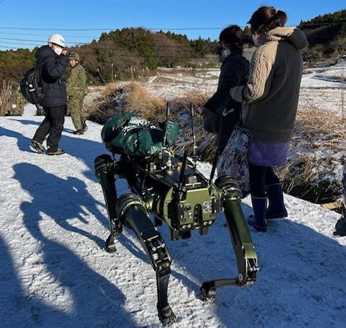 自衛隊統合任務部隊、能登地震被災地に4足歩行ロボット犬「やまと」を投入し移送支援！