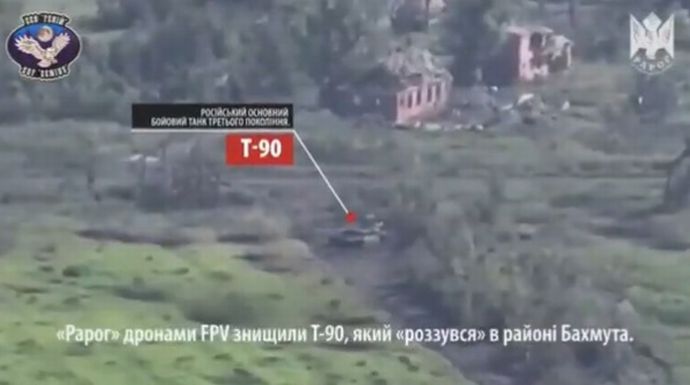 「これが現代の戦争だ」 数千ドルのドローンが、ロシア軍の最新型戦車T-90(300万ドル相当)を破壊する映像！