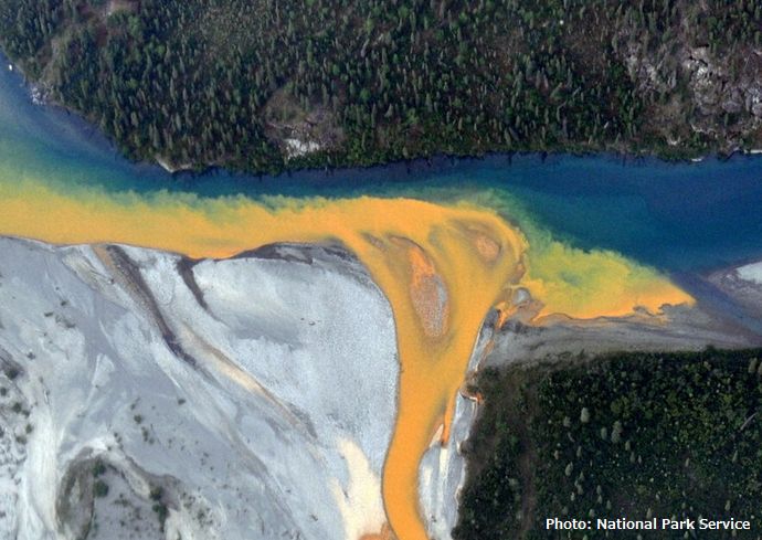 北極圏にある米アラスカの川がオレンジに変色、温暖化で永久凍土の鉱物流出か！