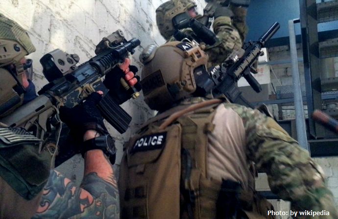 FBIと米軍特殊部隊、ホテルで急襲する部屋を間違え無関係の利用客を拘束…ボストン！