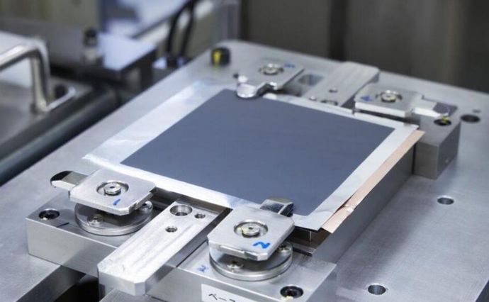 なかなか出てこない全固体電池…量産開始は日本が先か、中国が先か！