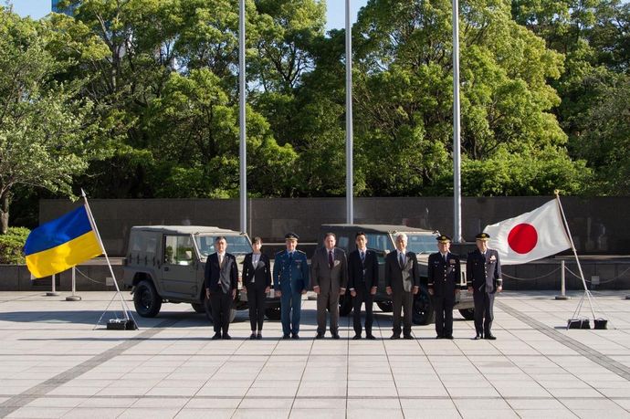 ウクライナに自衛隊車両の引き渡し式、まずパジェロ2台…戦闘糧食は「ビーフシチュー」！