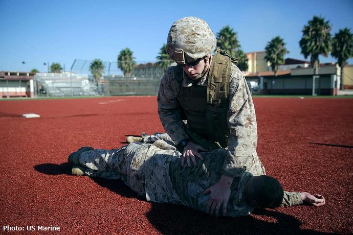 お手柄の米海兵隊員らに感謝状、焼肉店で肉を喉に詰まらせ心肺停止の男性を救助…御殿場市！