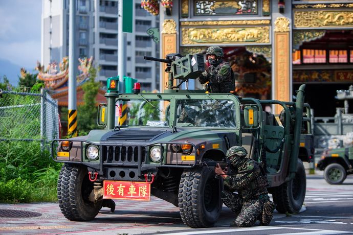 台湾政府、全戸に有事対応のハンドブックを配布へ…防衛意識向上！