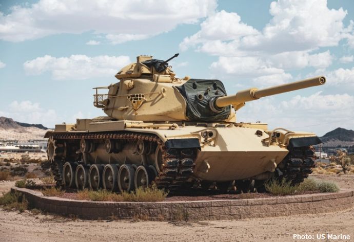 米海兵隊基地内にあるゴルフコースには退役したM60A3戦車やM198 155mm榴弾砲などが展示！