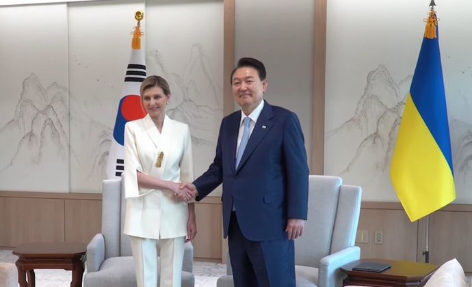 ウクライナ大統領特使のオレナ夫人が訪韓、尹大統領を表敬訪問し「殺傷兵器でない装備の支援を要請」！