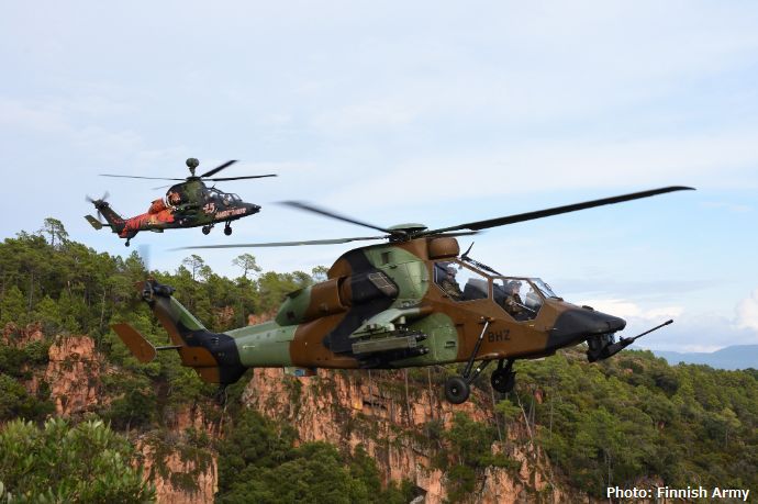 ティーガー対戦車攻撃ヘリ部隊配備15周年を記念してフランス陸軍とドイツ連邦軍所属機が混成パトロール飛行！