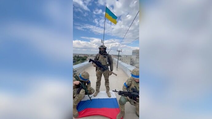 ウクライナ軍が北東部要衝バラクリヤを奪還…ゼレンスキー大統領「街に国旗が掲げられている」！