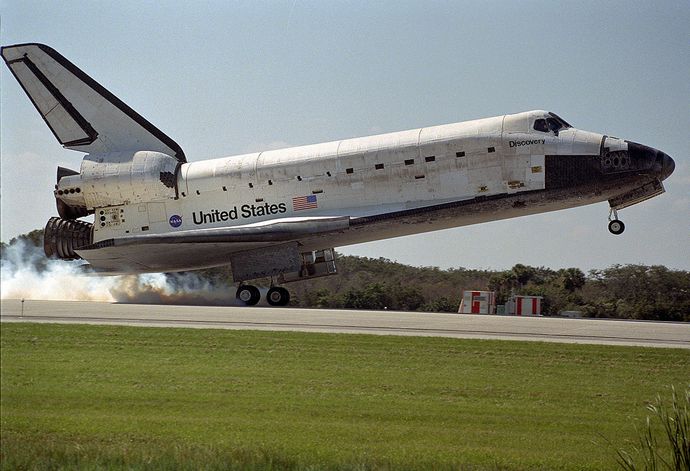 1280px-STS-95_landing