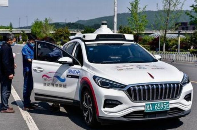 中国・武漢で百度のロボットタクシーが大規模停止…「集中制御されていた」ことも明らかに！