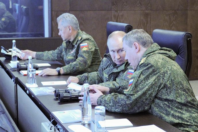 プーチン大統領、先制核攻撃の検討示唆…軍事ドクトリンを変更する可能性！