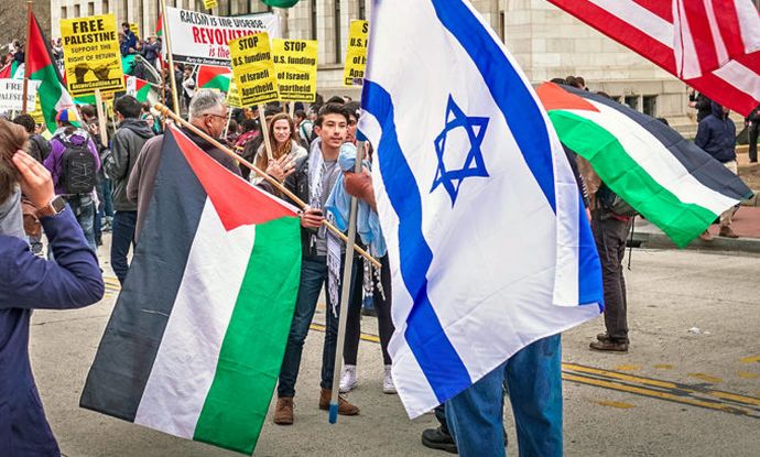 重量挙げのイラン選手、敵国イスラエル選手と握手したとして永久追放処分に！