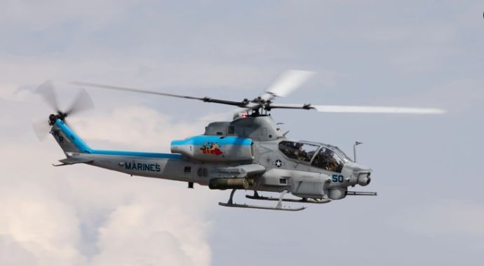 米海兵隊ヘリ中隊のUH-1Y「ヴェノム」とAH-1Z「ヴァイパー」が近接航空支援を実施！