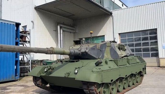 これが一番かっこいい…デンマーク供与のレオパルト1A5戦車がリペイント！