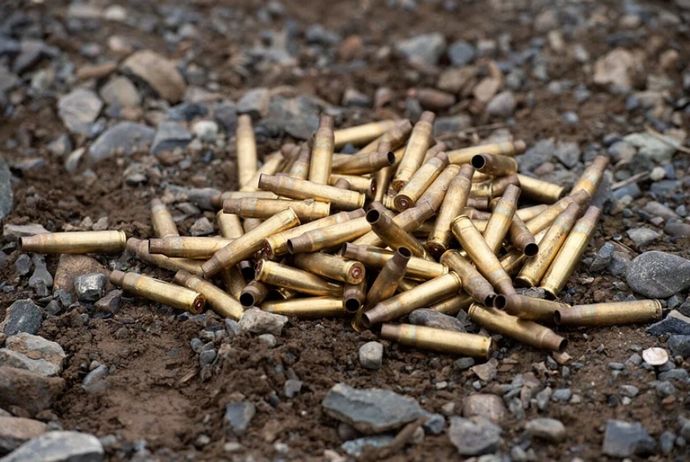 シュノーケリング中の観光客「ピストルの弾が入った袋を見つけた」…「青の洞窟」の近くで実弾99発を発見！