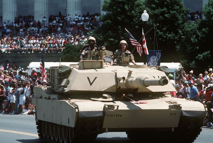 トランプ大統領、6月14日誕生日にワシントンで軍事パレード開催へ…車両150台、航空機50機が参加予定！