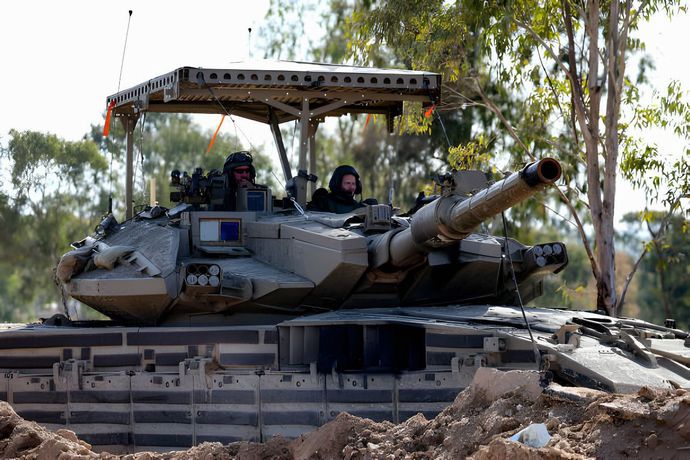 メルカバMk.3戦車に新コープケージ装備…今後はドローン対策で屋根付きが主流になるのかな？！