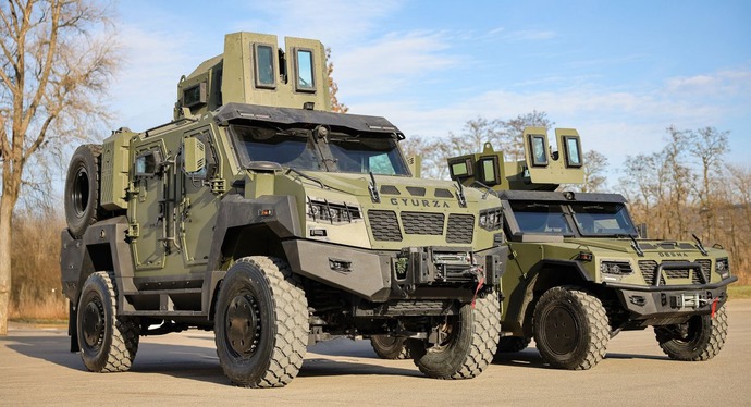 「ウクライナ製のハマー」と「MRAPピックアップトラック」新型装甲車公開！