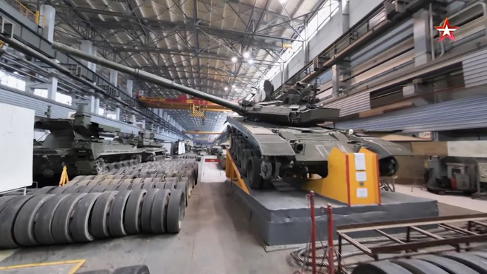 ウラルヴァゴンザヴォド組立工場にあるロシア戦車T-14「アルマタ」、T-90M「プロリフ」、BMPT「ターミネーター」！